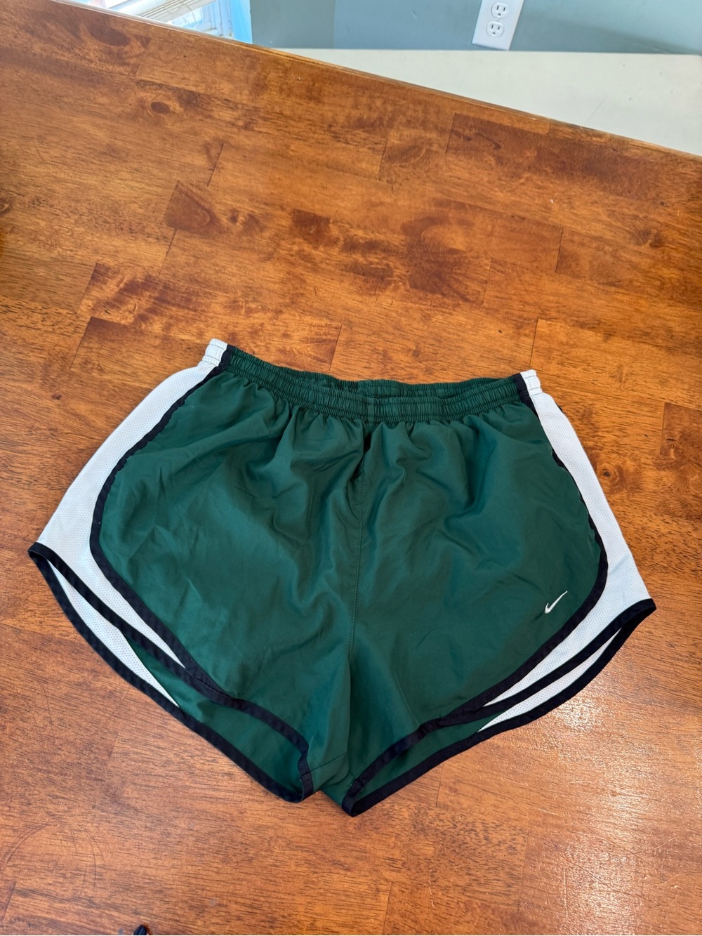 Nike Tempo Running Shorts Womens Large Green White Dri Fit Athletic Track Gym L
